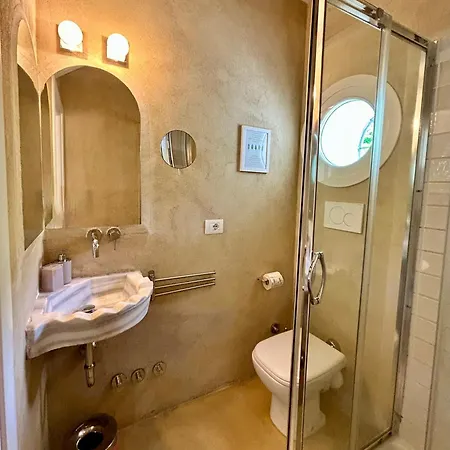 White Lilac Romantic - Adults Only Bed & Breakfast