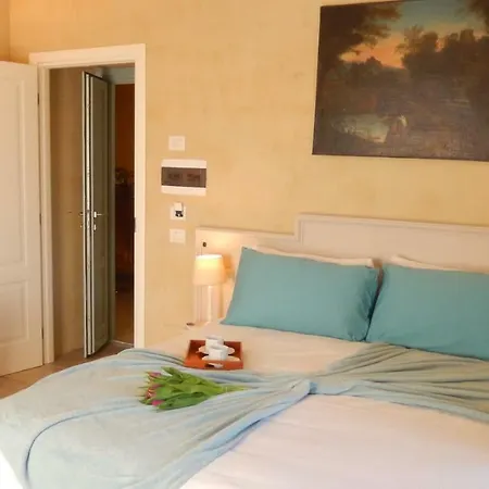 White Lilac Romantic - Adults Only Bed & Breakfast