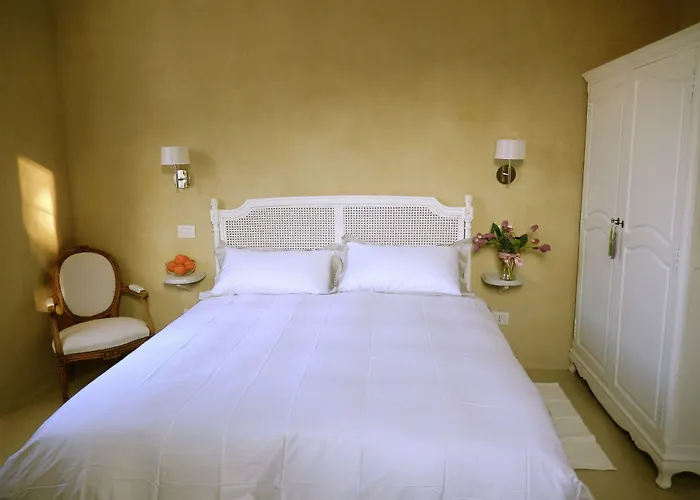 White Lilac Romantic - Adults Only Bed and breakfast